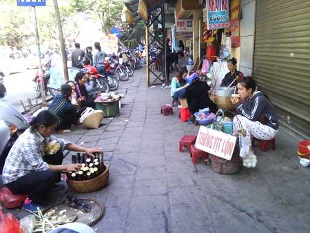 Tranh thủ b&aacute;n h&agrave;ng chuẩn bị tết - Cảm nhận